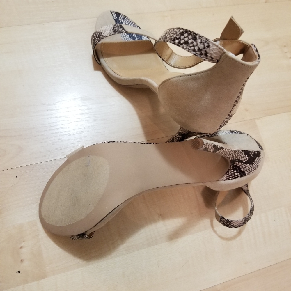Shoe - Picture 3 of 7
